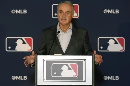 MLB propone calendario de 154 juegos y novedades en el formato de playoffs