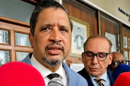 Abogados se querellan contra director de la Policía por 87 muertes en supuestos intercambios de disparos