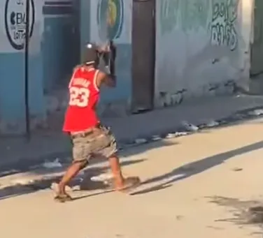 Pandilleros en Haití disparan contra helicópteros durante ofensiva de seguridad Pandilleros en Haití disparan contra helicópteros durante ofensiva de seguridad
