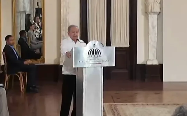 Ellis Pérez recibe reconocimiento como Adulto Mayor del Año