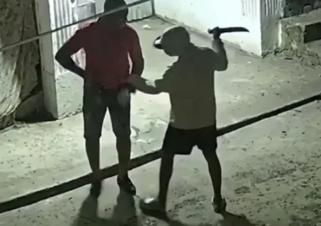 Dos adolescentes se entregan tras presunto atraco a machetazos contra sargento del Ejército en Mendoza Dos adolescentes se entregan tras presunto atraco a machetazos contra sargento del Ejército en Mendoza
