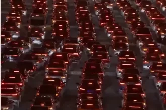 Semana Dorada en China provoca largas filas de vehículos y congestión en autopistas
