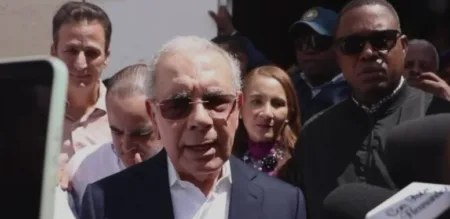 Danilo Medina tilda de “populista y demagógico” decreto