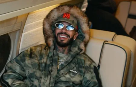 Anuel AA pide a Karol G que lo desbloquee en promoción de ‘Vuelve’: "Es que yo me enamoro profundamente" | De Último Minuto