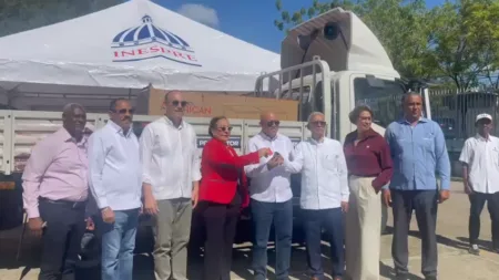 INESPRE refuerza servicios en Santiago con entrega de camión