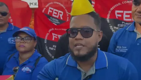 ADP realiza cumpleaños simbólico para exigir mejoras 2026