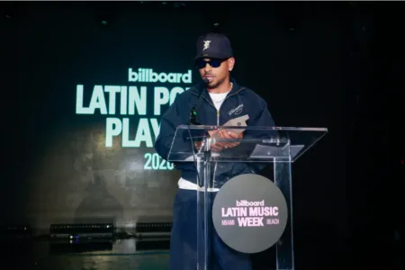 Ozuna firma acuerdo editorial con EMPIRE, empresa que tendrá todas sus obras futuras bajo su administración
