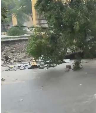 Lluvias provocan derrumbe parcial de una pared del liceo Juan Bosch en Sabana Yegua Lluvias provocan derrumbe parcial de una pared del liceo Juan Bosch en Sabana Yegua