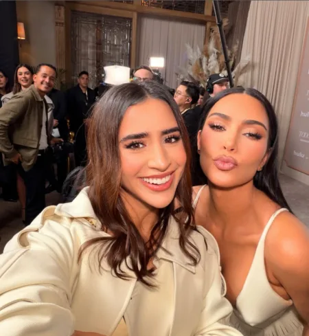 Influencer mexicana le pide un autógrafo a Kim Kardashian para convertirlo en un tatuaje