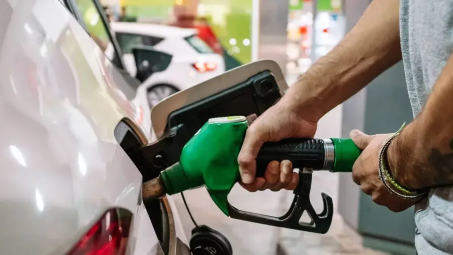 Gobierno congela precios de los principales combustibles
