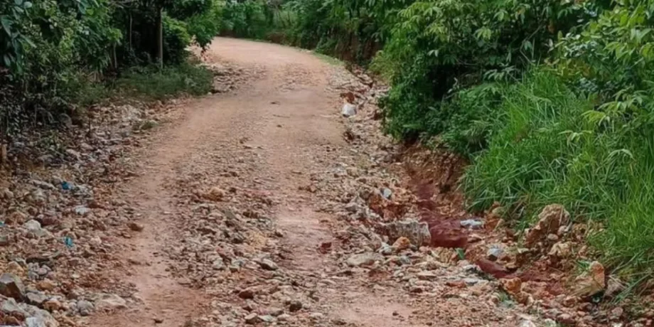 Loma Atravesada reclama a Obras Públicas una carretera digna tras más de 50 años de espera Loma Atravesada reclama a Obras Públicas una carretera digna tras más de 50 años de espera