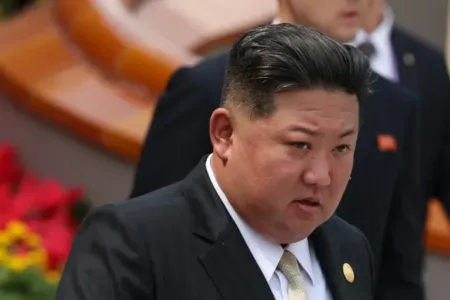 Kim Jong-un llama a fortalecer el Ejército de Corea del Norte en medio de la tensión con Seúl