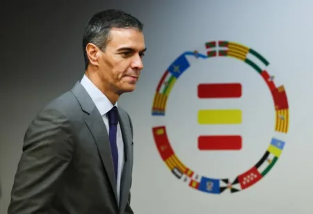 España recibe críticas de la UE por regularización