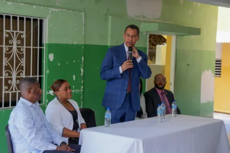 Indotel impulsará inclusión digital para estudiantes con discapacidad de escuela especializada