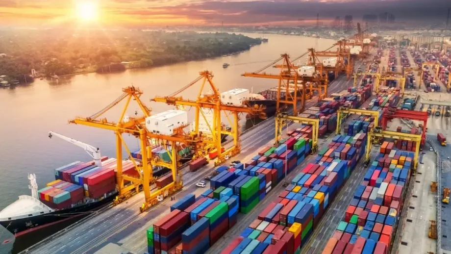 Exportaciones de China se disparan y crece superávit