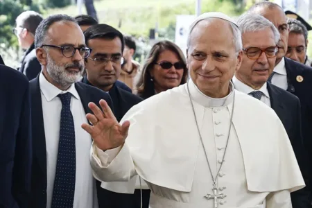 Vaticano confirma cáncer de pulmón en el papa León