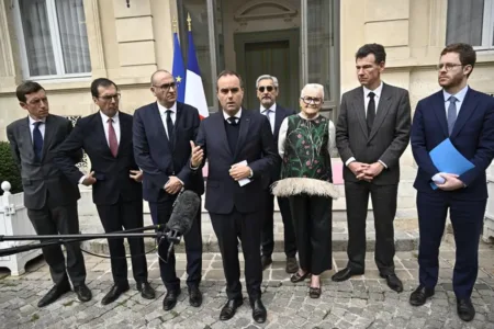 Noche tranquila en Francia tras las medidas de toque de queda, según el Gobierno