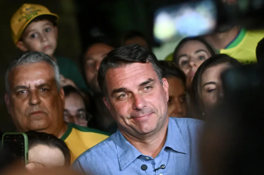 Flávio Bolsonaro celebra "la mayoría abrumadora" de la derecha en el Congreso brasileño
