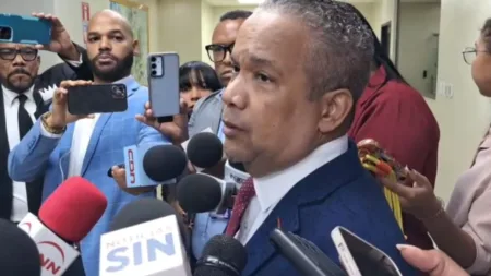 Héctor Acosta critica reparto de fondos recuperados de la corrupción