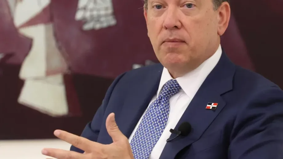 Canciller Ito Bisonó asegura Gobierno defiende producción nacional en conversaciones con Estados Unidos