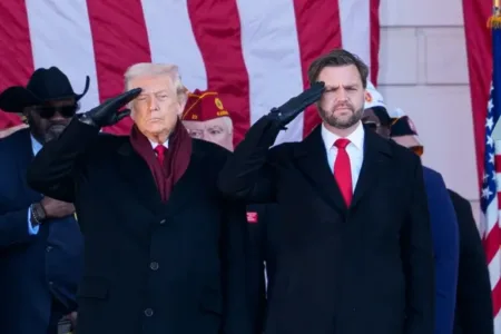 JD Vance busca suceder a Trump en 2028, pero aún espera su respaldo