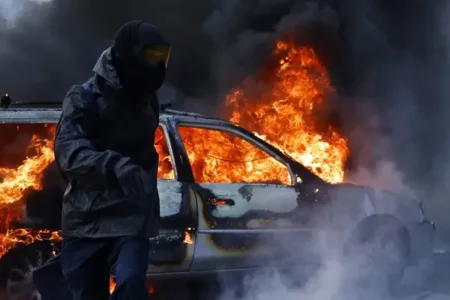 La Comisión Europea respeta las protestas en Francia, pero ve "inaceptables" los actos de violencia
