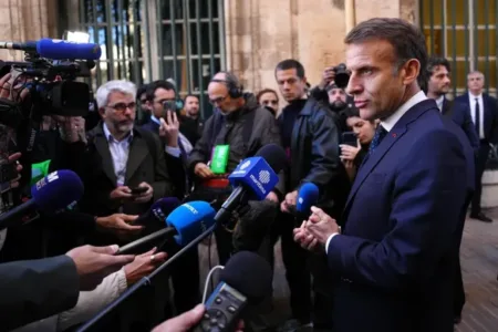 Macron advierte sobre nuevos disturbios en Francia y cuestiona las redes sociales