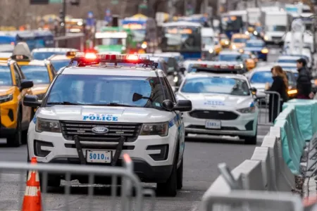 Nueva York suspende reglas de parqueo este lunes