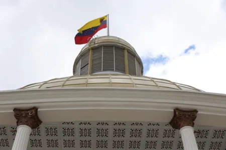 Parlamento juramenta a 12 ciudadanos que evaluarán a futuros jueces de Venezuela
