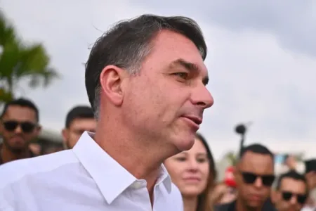 Flávio Bolsonaro dice que Brasil será una de las siete 2026