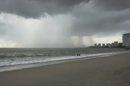 Huracán Trudy en México: lluvias y oleaje de hasta siete