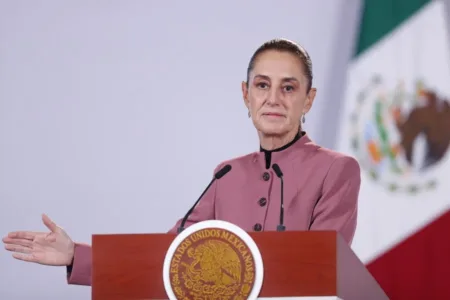 Sheinbaum atribuye a intereses electorales la orden de arresto de EE.UU. contra Raúl Castro