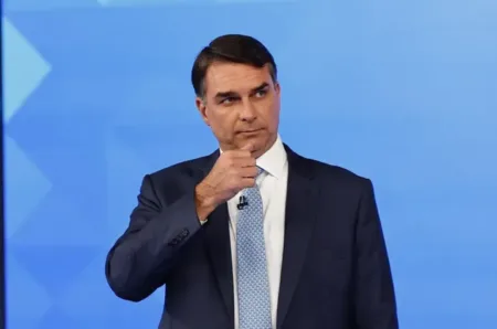 Marco Rubio niega que EE.UU. facilitara la salida de Brasil de Flávio Bolsonaro
