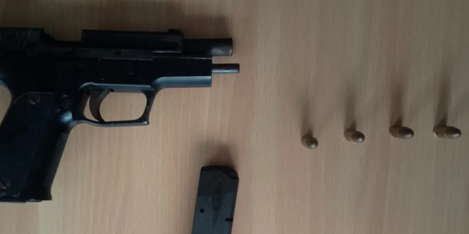 Policía incauta arma de fuego y chaleco antibalas durante operativo en El Seibo Policía incauta arma de fuego y chaleco antibalas durante operativo en El Seibo