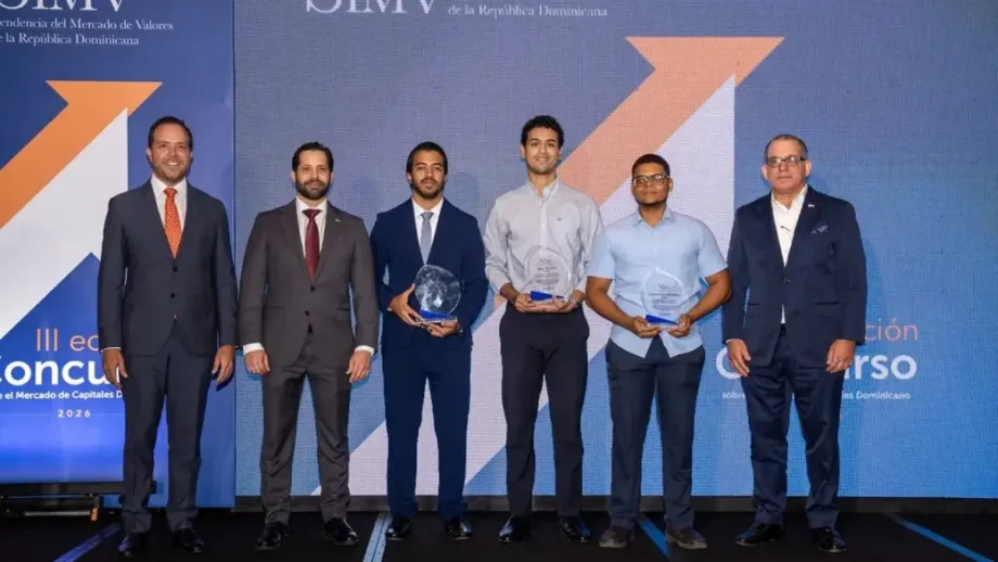 SIMV premia investigaciones que proponen aprovechar el ahorro de la diáspora para impulsar el mercado de capitales