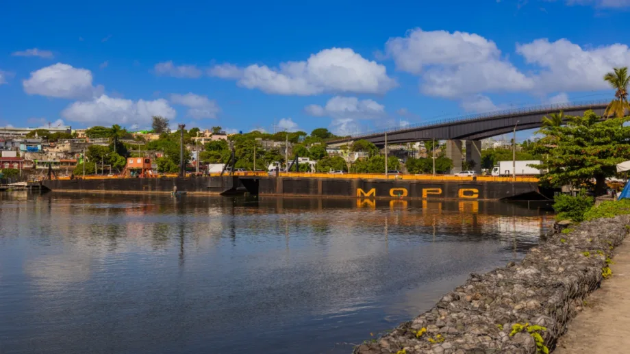 Obras Públicas cerrará el puente flotante este sábado de 10am a 12pm por paso de embarcación