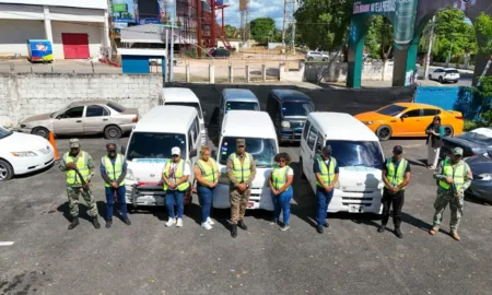 INTRANT retiene seis vehículos por irregularidades en transporte en Ciudad Juan Bosch