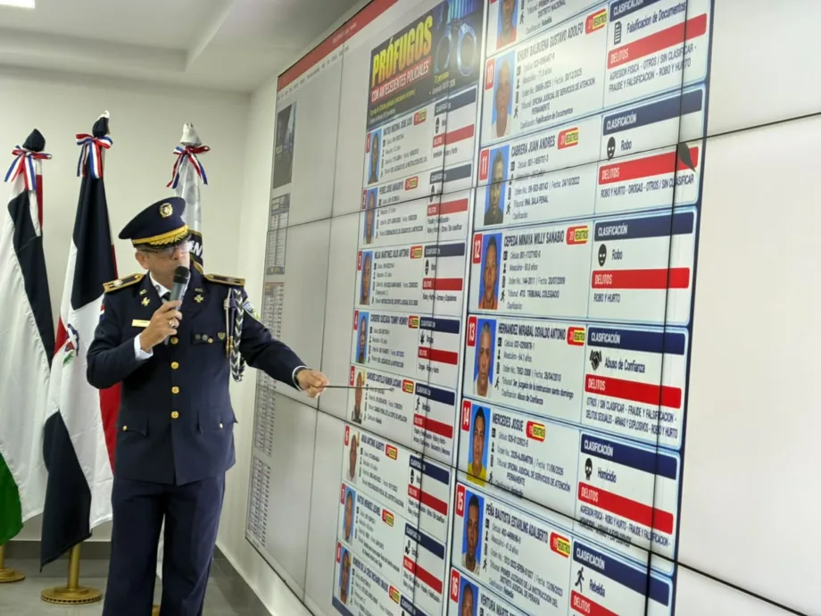 Policía Nacional revela base de datos con 53,877 personas con órdenes de arresto pendientes