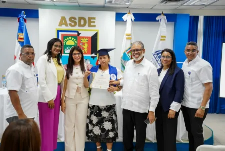 DGDC capacita a 47 residentes de Santo Domingo Este en elaboración de productos químicos DGDC capacita a 47 residentes de Santo Domingo Este en elaboración de productos químicos