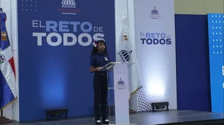 Estudiante conmueve con su discurso en inauguración del complejo Pedro Martínez Estudiante conmueve con su discurso en inauguración del complejo Pedro Martínez