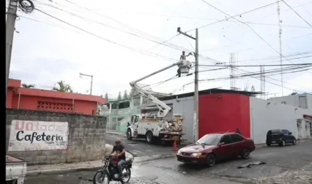 EDEEste interviene sector Los Tres Brazos para mejorar alumbrado público