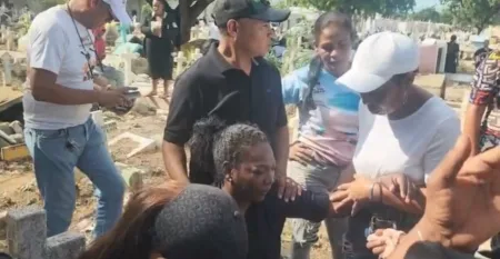 Sepultan a “Nifi” bajo fuerte custodia policial en Santiago; madre acusa al Dicrim Sepultan a “Nifi” bajo fuerte custodia policial en Santiago; madre acusa al Dicrim
