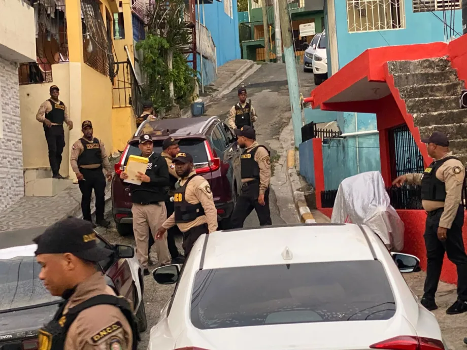 DNCD desmantela sistema de vigilancia y arresta mujer con presuntas drogas en SDN