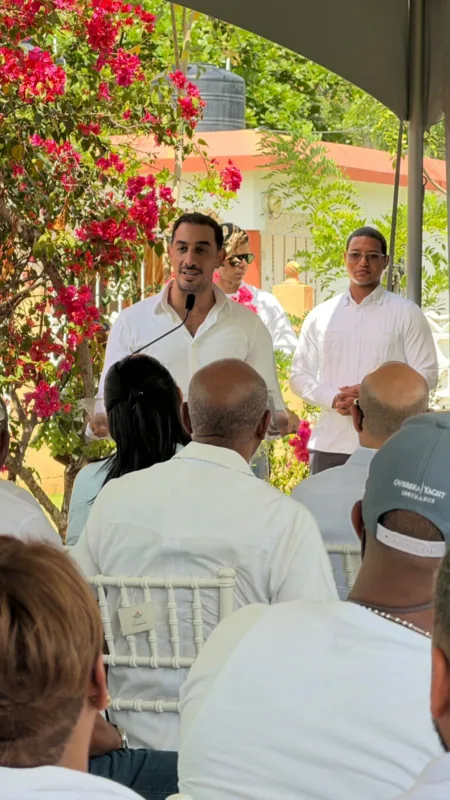 Mauricio Hamui ofrece detalles sobre el puerto de Samaná durante primer picazo de obra vial en Arroyo Barril Mauricio Hamui ofrece detalles sobre el puerto de Samaná durante primer picazo de obra vial en Arroyo Barril