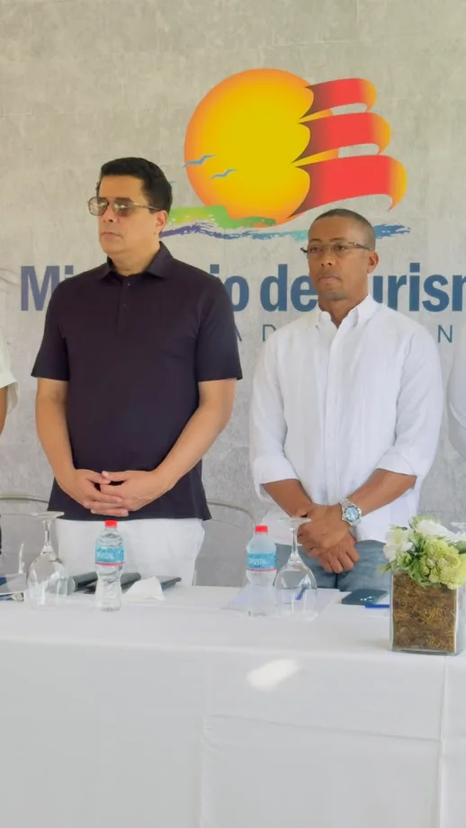 David Collado destaca inversión de RD$80 millones en calles de Arroyo Barril