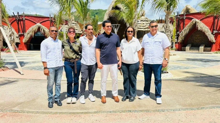 Luis Felipe Fermín agradece a David Collado inversión superior a RD$80 millones para asfaltado de 12 calles en Arroyo Barril
