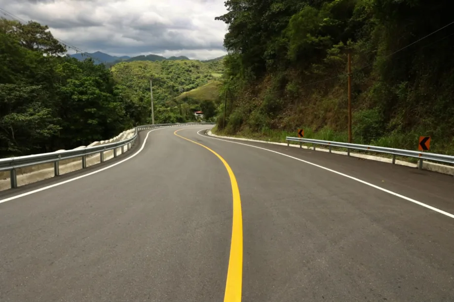 Abinader inaugura carretera Nizao-Sabana Larga-Ocoa que conecta el Cibao y Sur Abinader inaugura carretera Nizao-Sabana Larga-Ocoa que conecta el Cibao y Sur