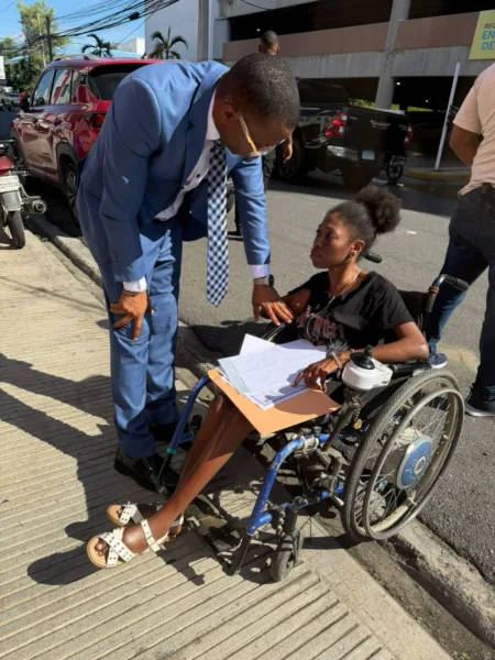Joven con discapacidad solicita silla de ruedas eléctrica y exoneración de vivienda al Gobierno Joven con discapacidad solicita silla de ruedas eléctrica y exoneración de vivienda al Gobierno