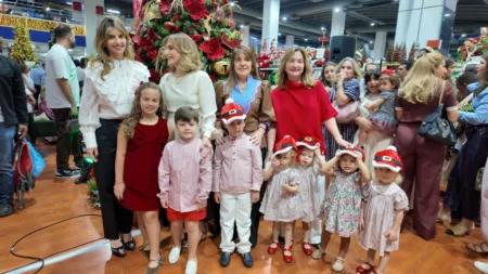 Plaza Lama da la bienvenida a la Navidad con verde, rojo y dorado como protagonistas Plaza Lama da la bienvenida a la Navidad con verde, rojo y dorado como protagonistas