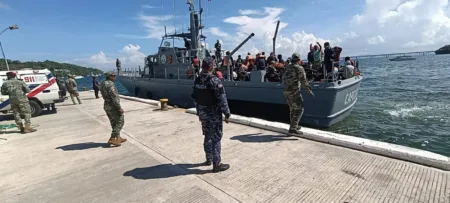 Sobrevivientes de viaje ilegal a Puerto Rico llegan a Samaná tras naufragio Sobrevivientes de viaje ilegal a Puerto Rico llegan a Samaná tras naufragio